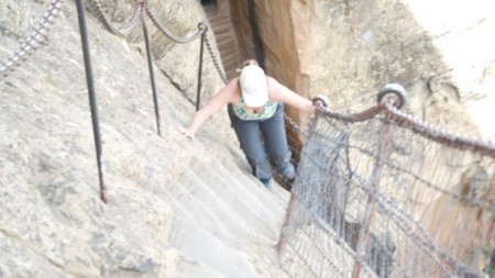 L'accès à ces villages est assez raid, hereusement les barres et les chaines sont maintenaint installées